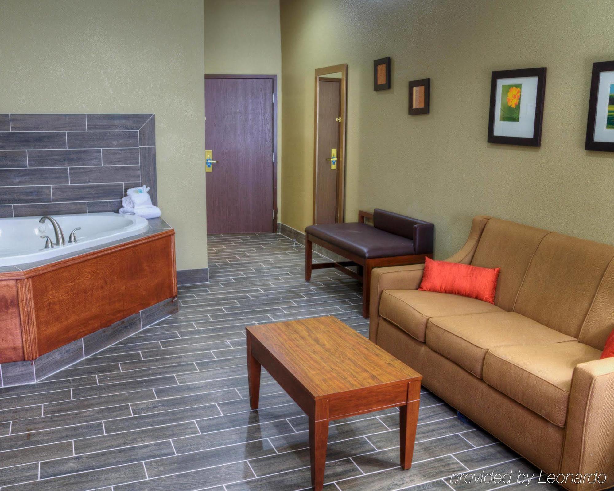 Comfort Suites Plymouth Near Us-30 Exterior photo